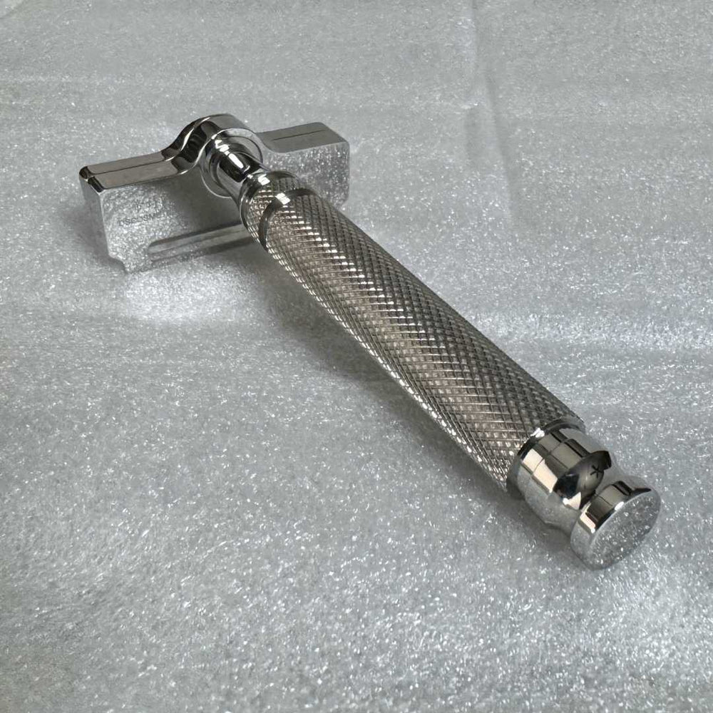 SteelMaster Razor - Shave Essentials